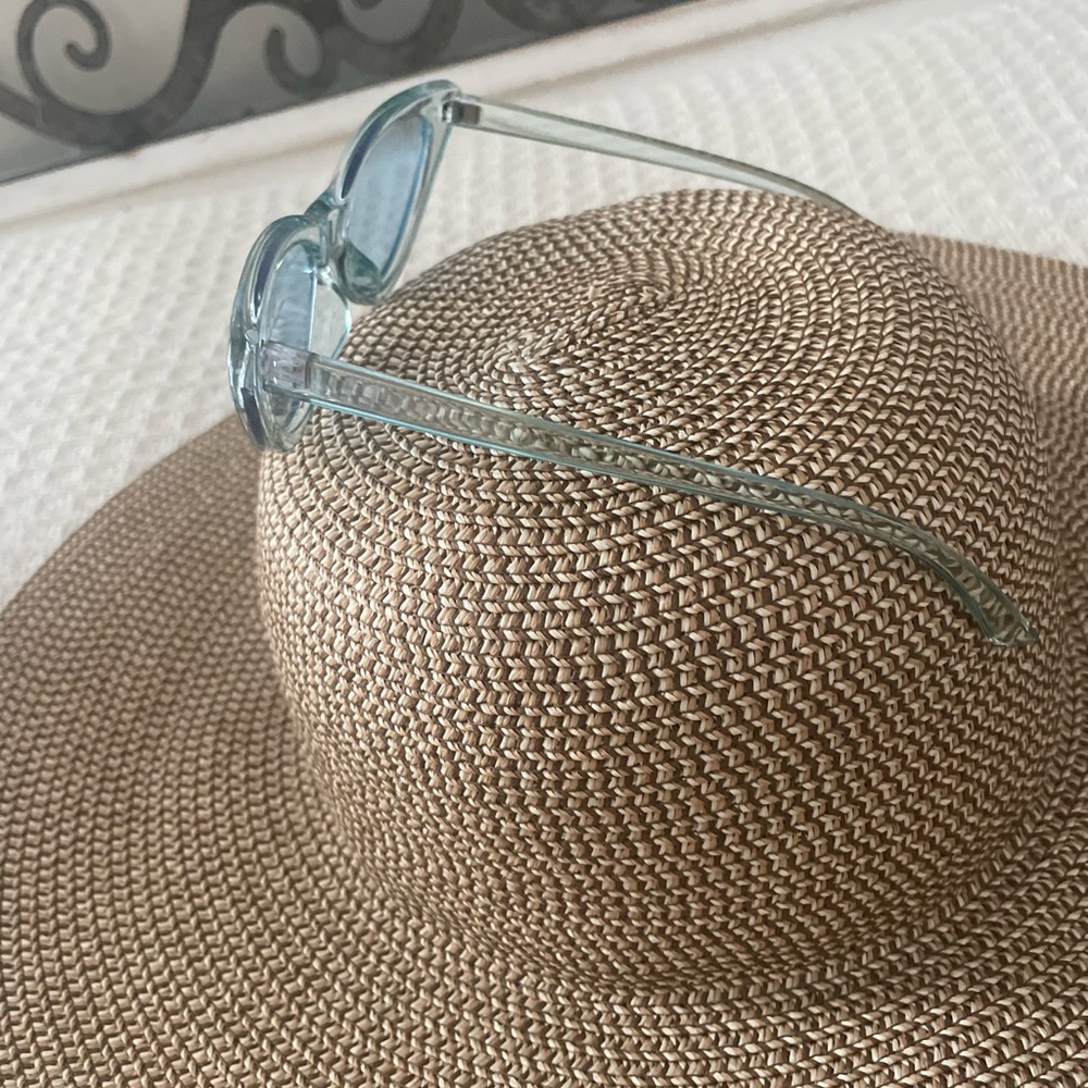 Stylish Blue-Tinted Cat Eye Glasses - Picture 4 of 7